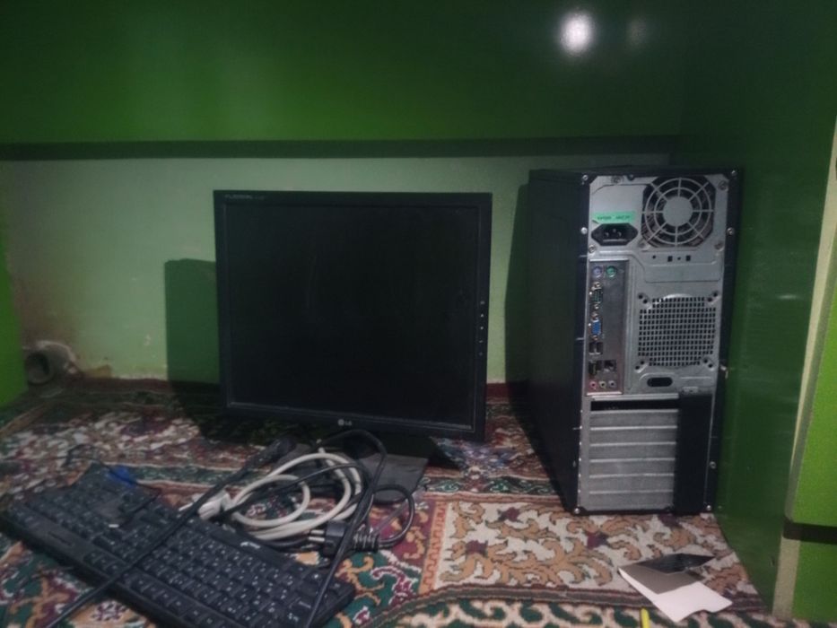 Kompyuter sotiladi narxi kelishiladi