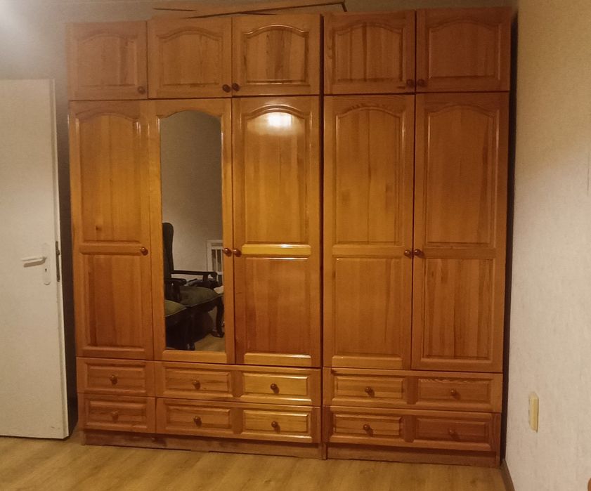 Гардероб с пет крила чам