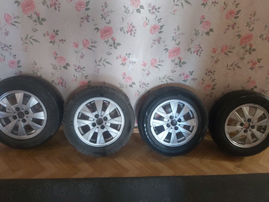 Продам летние шины с титановыми дисками на 14.