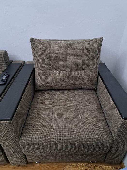 Диван с креслом