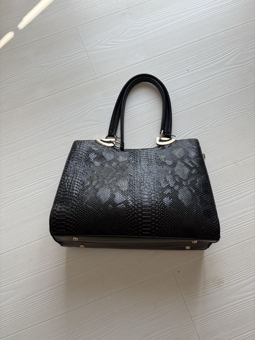 Geanta folosita neagra