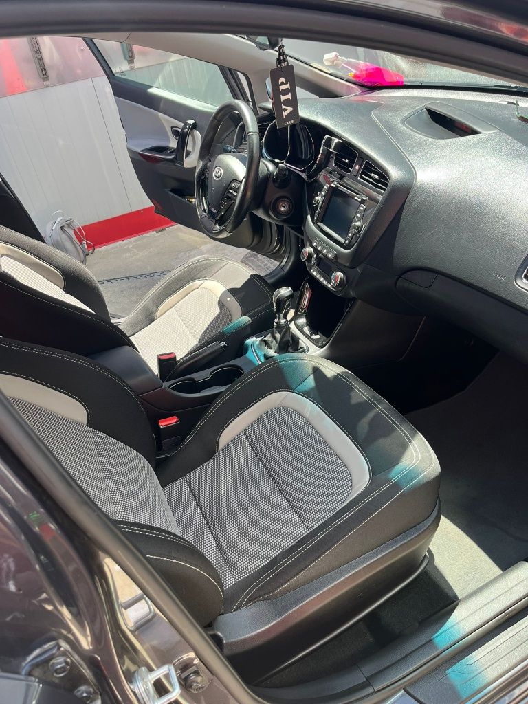 Vând Kia Ceed  motorizare 1.6 crdi.

-norma de poluare Euro 6