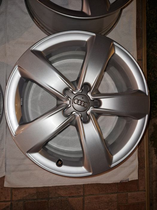 AUDI 7,5J×18 H2 ET37 4G0601025M
37 4G0601025M