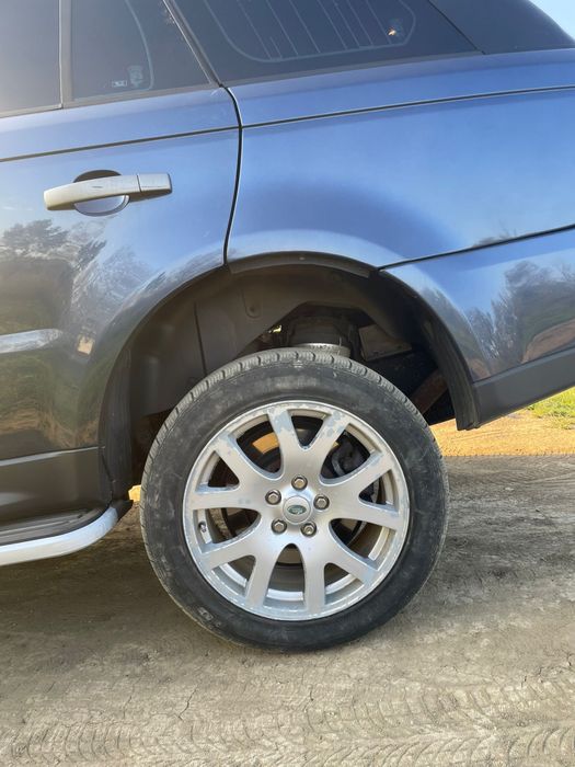 Vând Land Rover ,mașina se deplaseaza fara probleme