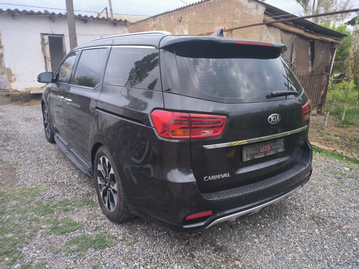 Kia Carnival 2019 yili dizel full pozitsiya