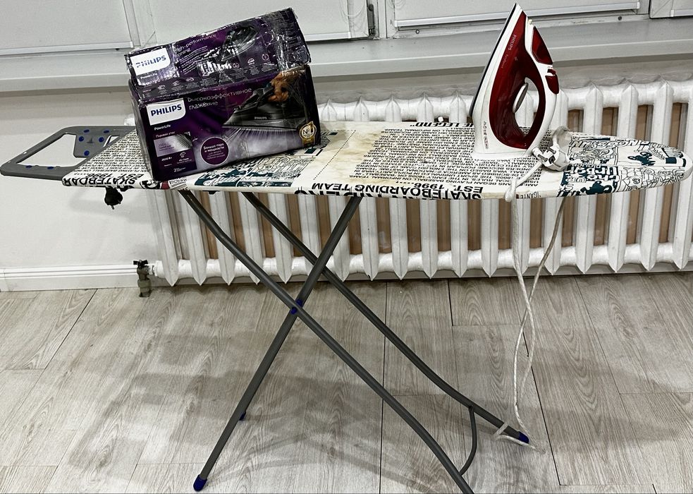 Утюг и гладильная доска