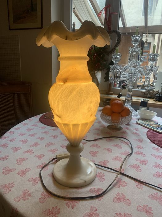 Lampa, veioza din marmura