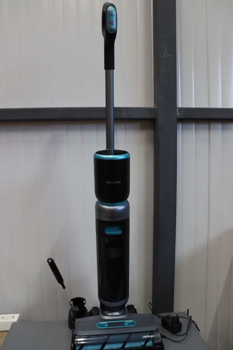 Вертикална прахосмукачка за сухо и мокро Cecotec FreeGo Wash&Vacuum