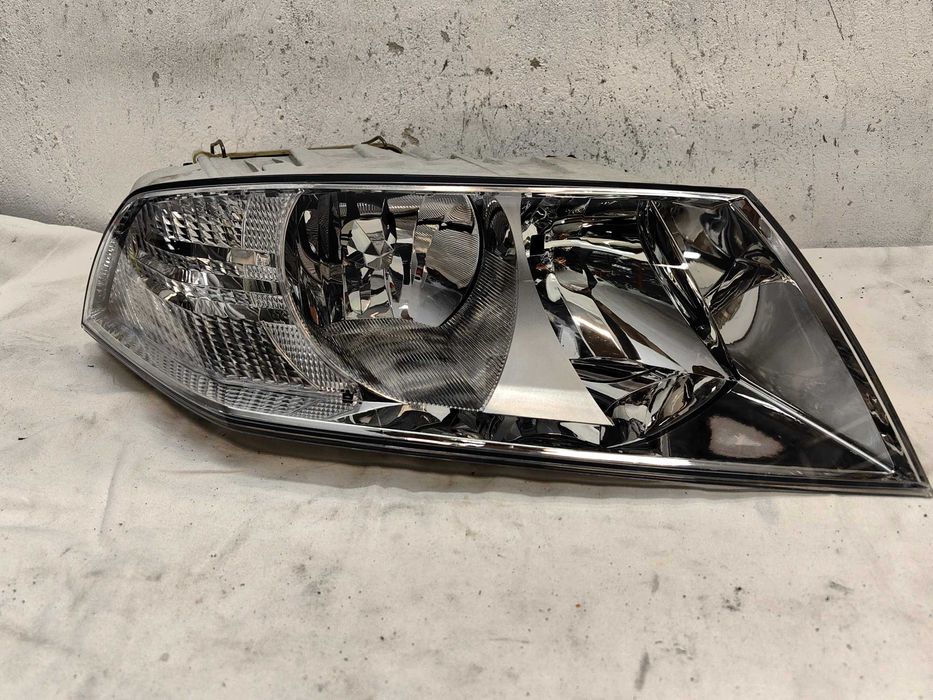 оригинален НОВ фар Шкода Октавия  Skoda Octavia 2