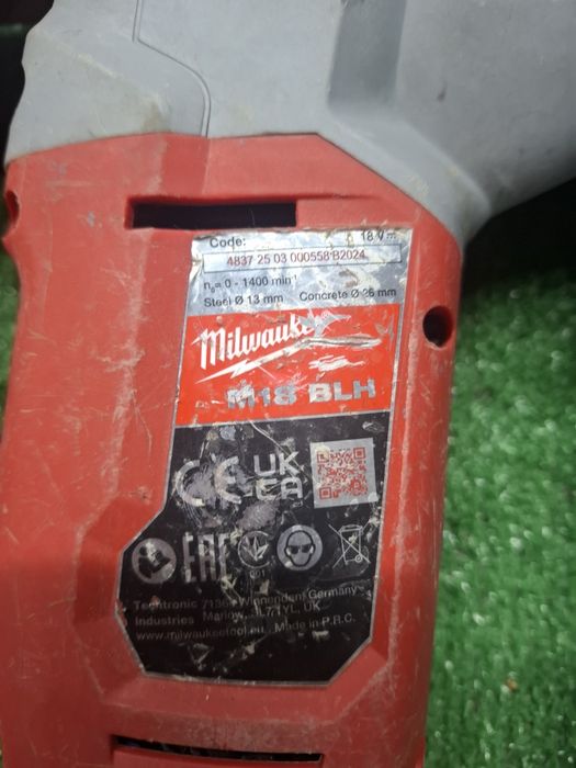 Безчетков перфоратор на Milwaukee M18 BLH с 4 ампера батерия