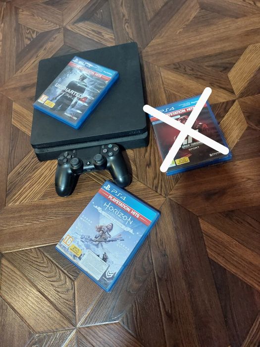 Ps4 slim с контролер и отделни игри.