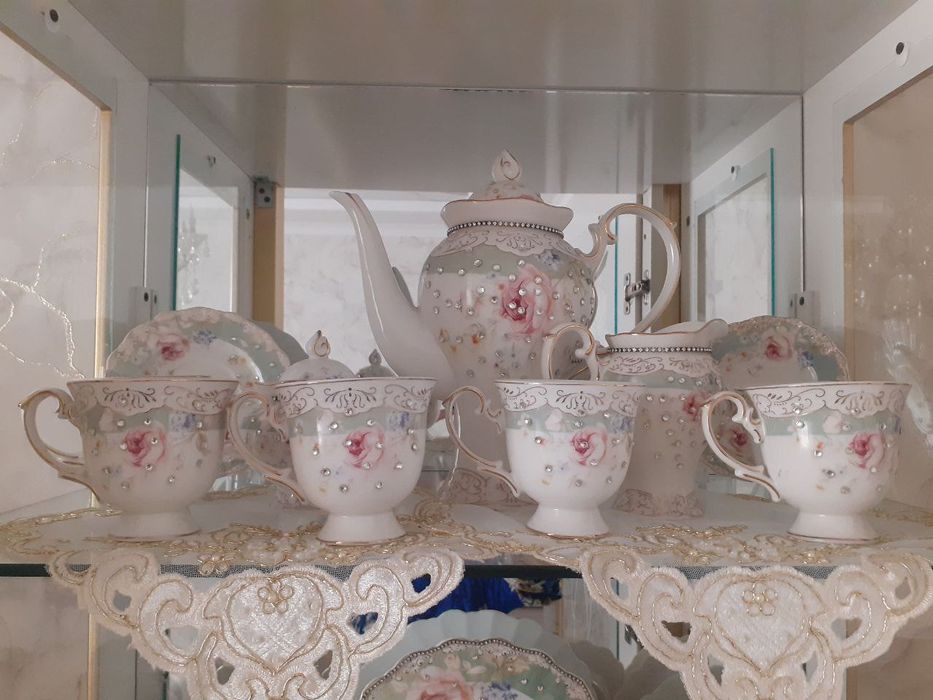 Сервиз наборла сотилади 2 та камплекит бор