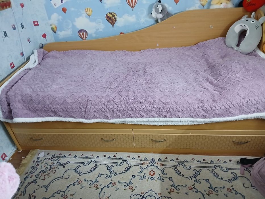 Кровать 200х90 с полочками