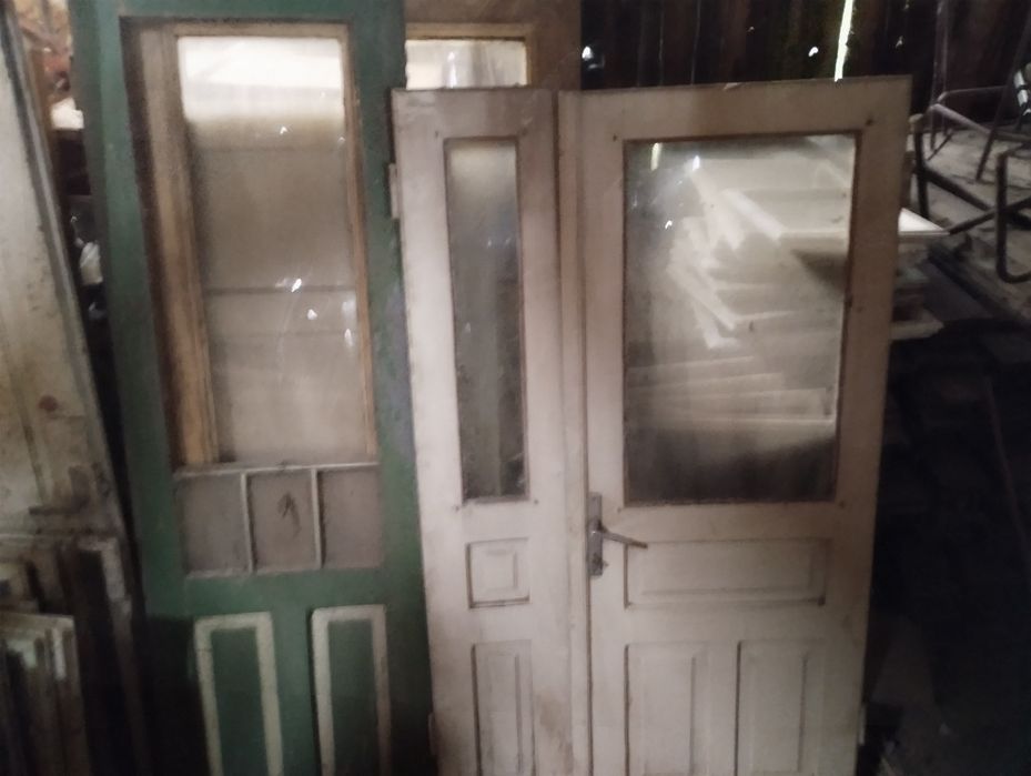 Jaluzele  și uși vintage