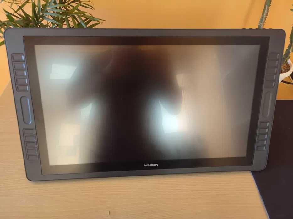 Графичен монитор HUION GT-221 Pro