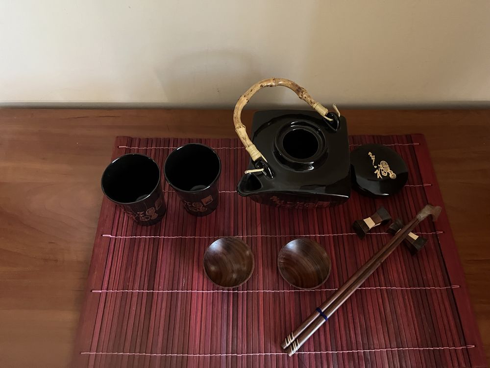 Set porțelan ceainic, pahare, bete, farfurioare +șervet bambus