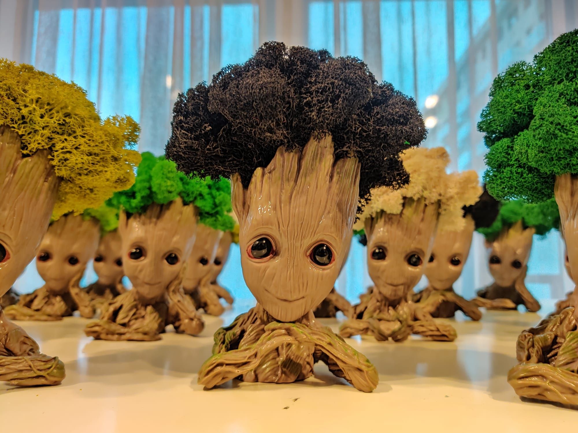Figurina "I am Groot" cu licheni stabilizați