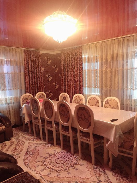Продам стол для гостиной