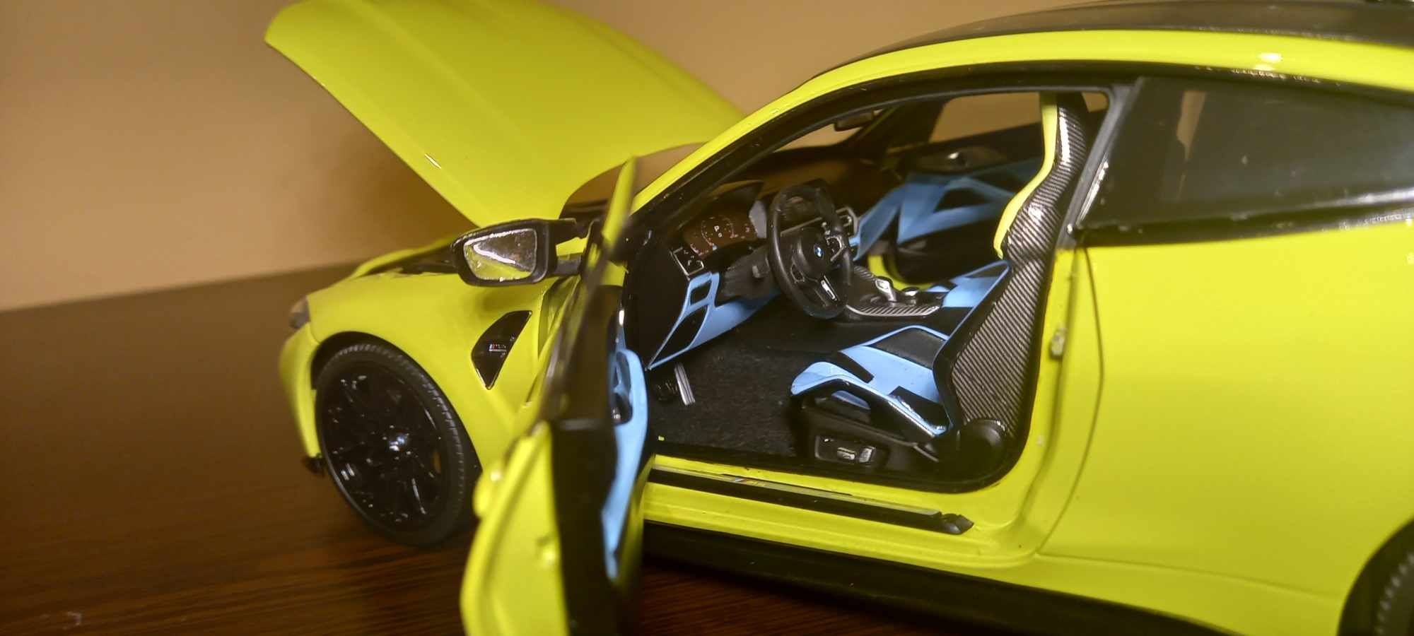 Продавам метална количка на миничемпс 1:18 чисто нова в кутия .