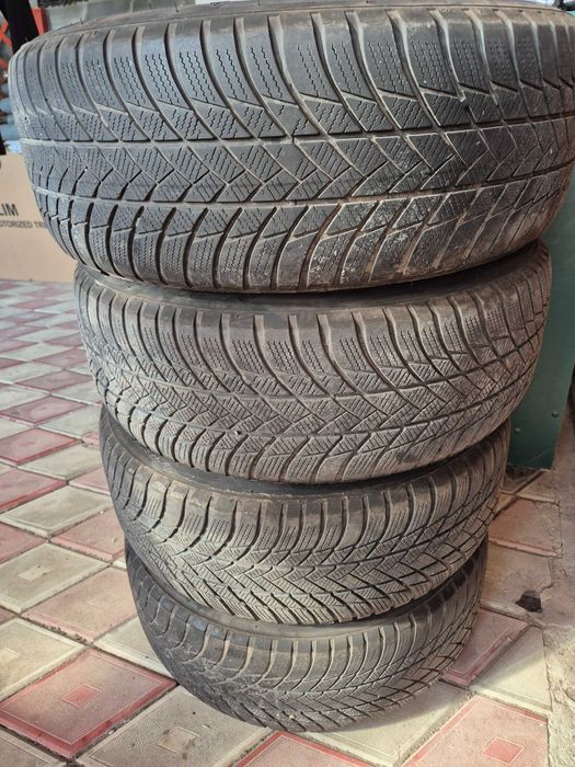 Anvelope iarna Bridgestone Blizzak impecabile 225 60 17