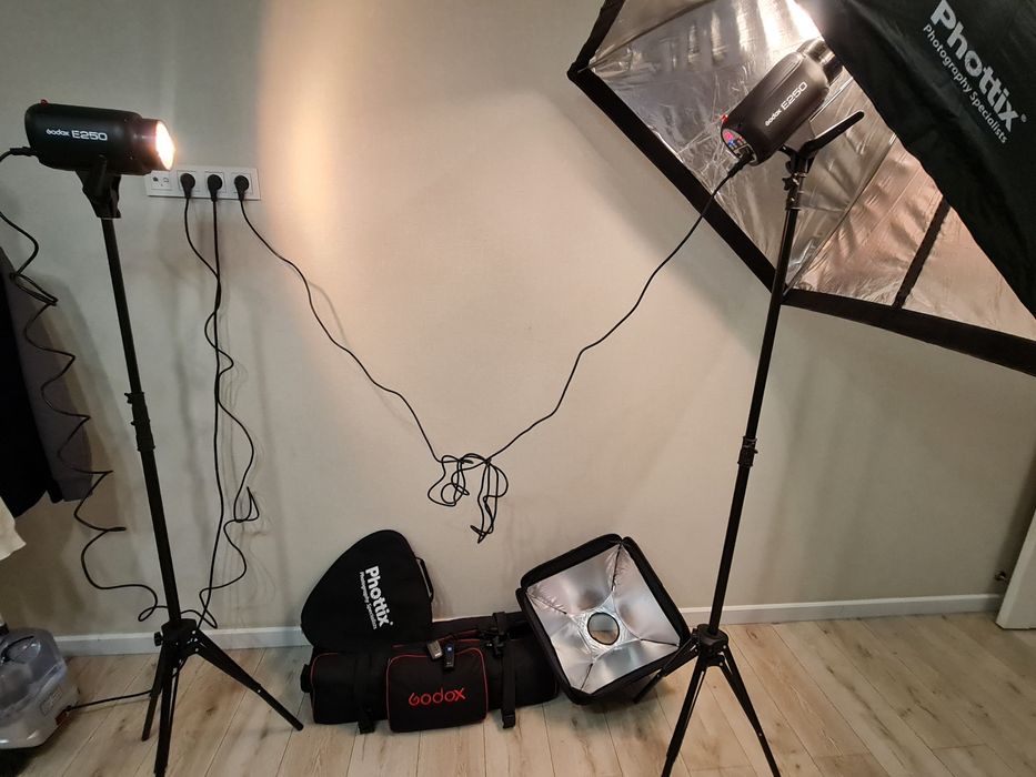Студийная вспышка Godox E250