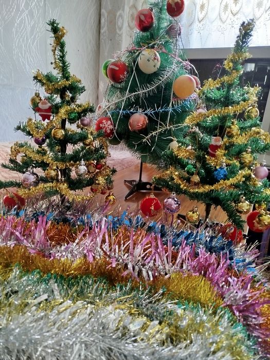 Елки новогодние, мишура елочная