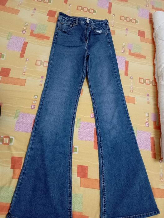 Blugi evazați Pull & Bear și Sinsay