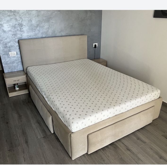 Vând pat tapițat Lems 140x200 cm