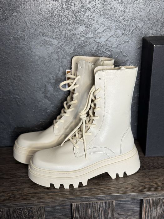 Ghete bej, 39, noi cu eticheta