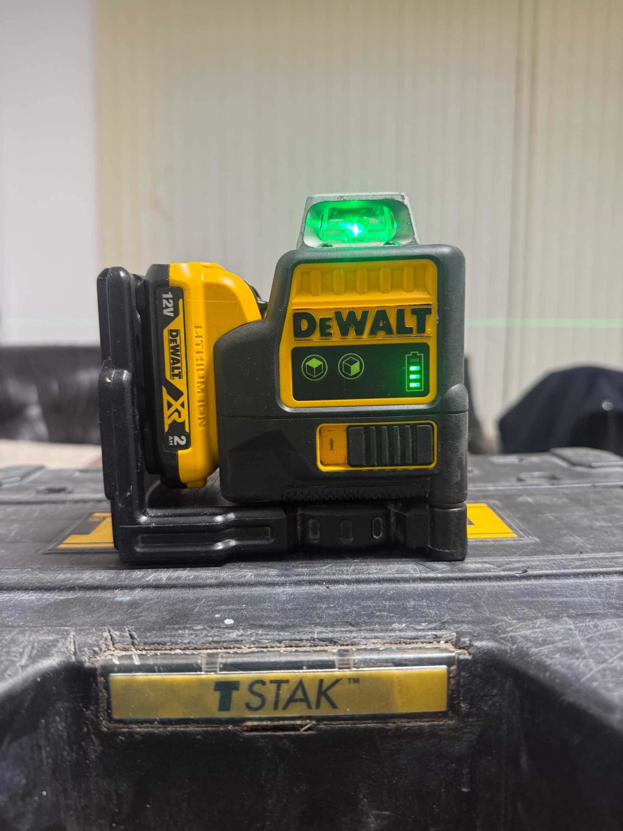 Dewalt DCЕ811G Лазерен Нивелир