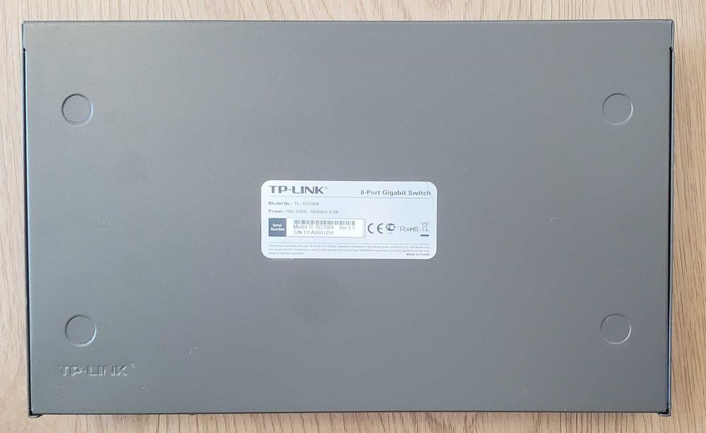 Суич: TP-Link TL-SG1008 - 8-port Gigabit Switch