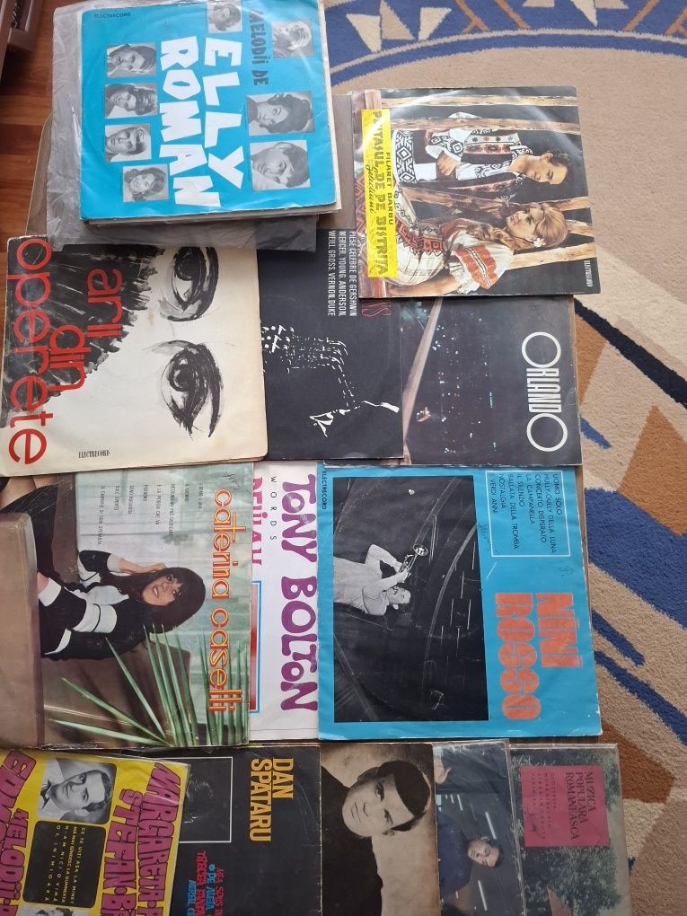 Vand discuri de vinil cu muzica clasica, usoara, populara, simfonică