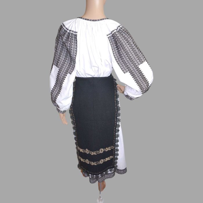 Costum popular vechi lucrat manual cu catrinte fir metalic S-M
