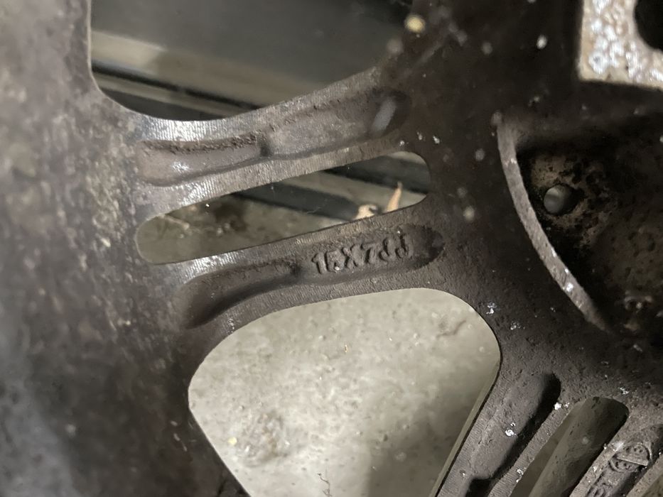 Зимни гуми с джанти 5x100 15 за vw audi skoda