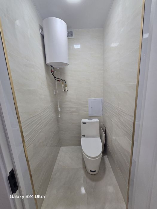 Kriti bozorda 3-xonali qilingan Arzon kvartira sotiladi. Xona