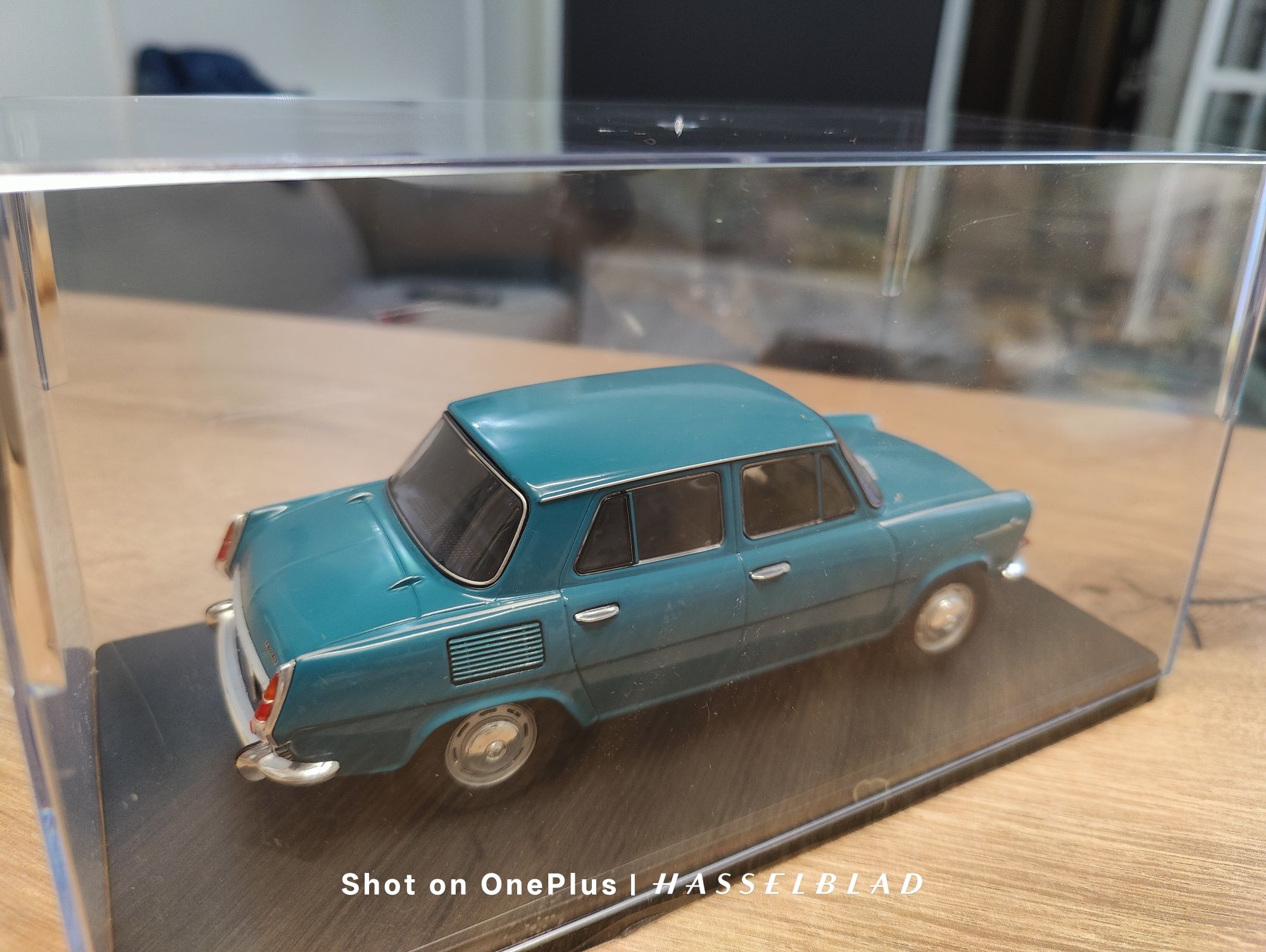 Machete Skoda 100L, Skoda 1000MB 1:24 în casete plexiglas.