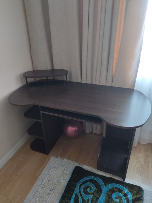 Стол компьютерный