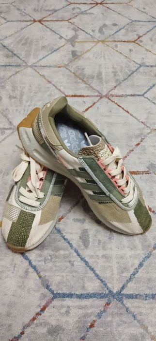 Продам кросовки Адидас