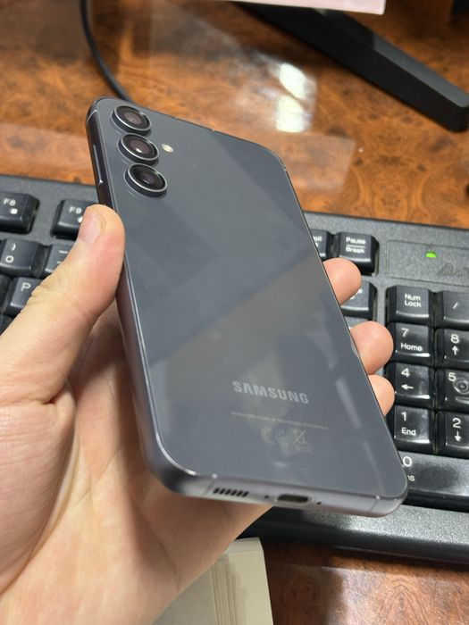 Samsung Galaxy S 23 FE идеал холатда