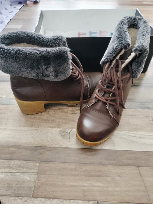 Botine cu toc maro