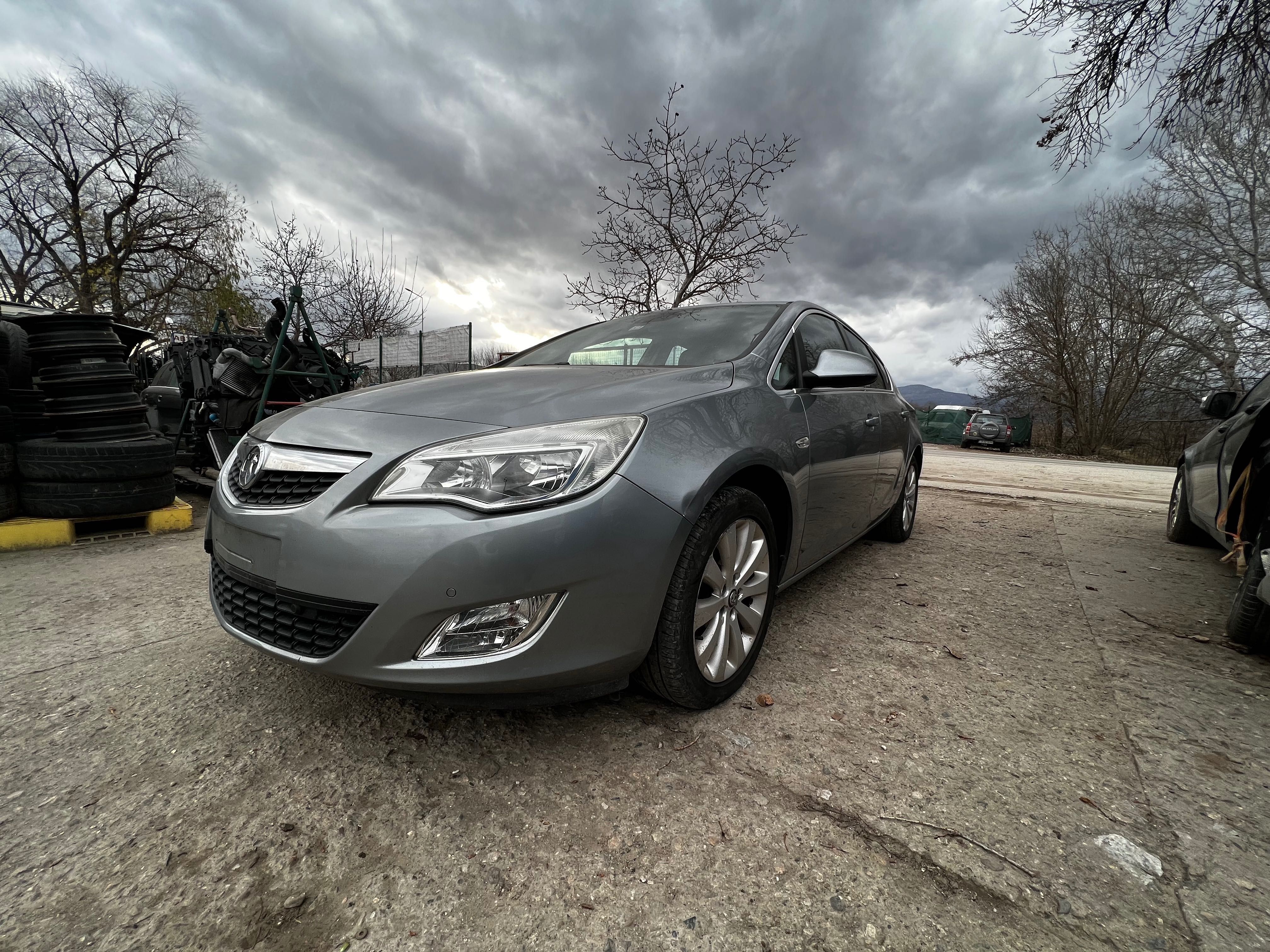 Opel Astra J 1.6 i. 2011г. на части