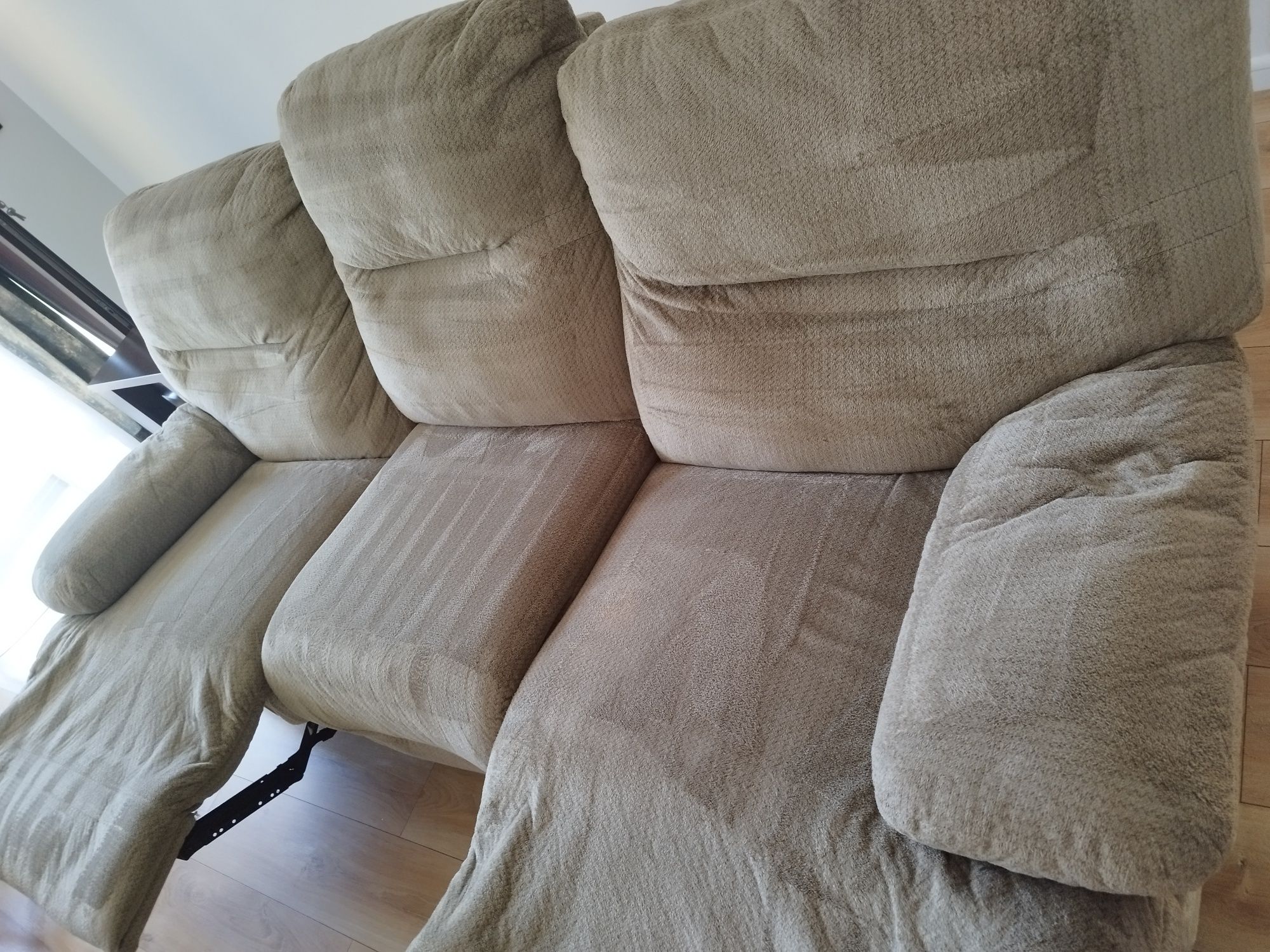 Canapea cu recliner