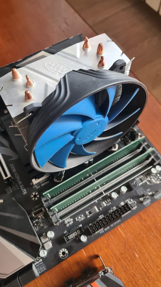 Продам сборку i5 9600k + z390 aorus elite + 16 Гб ОЗУ + GTX 1070 8 Гб