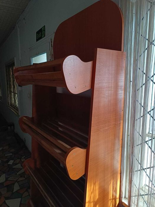 Дървен щанд за хляб