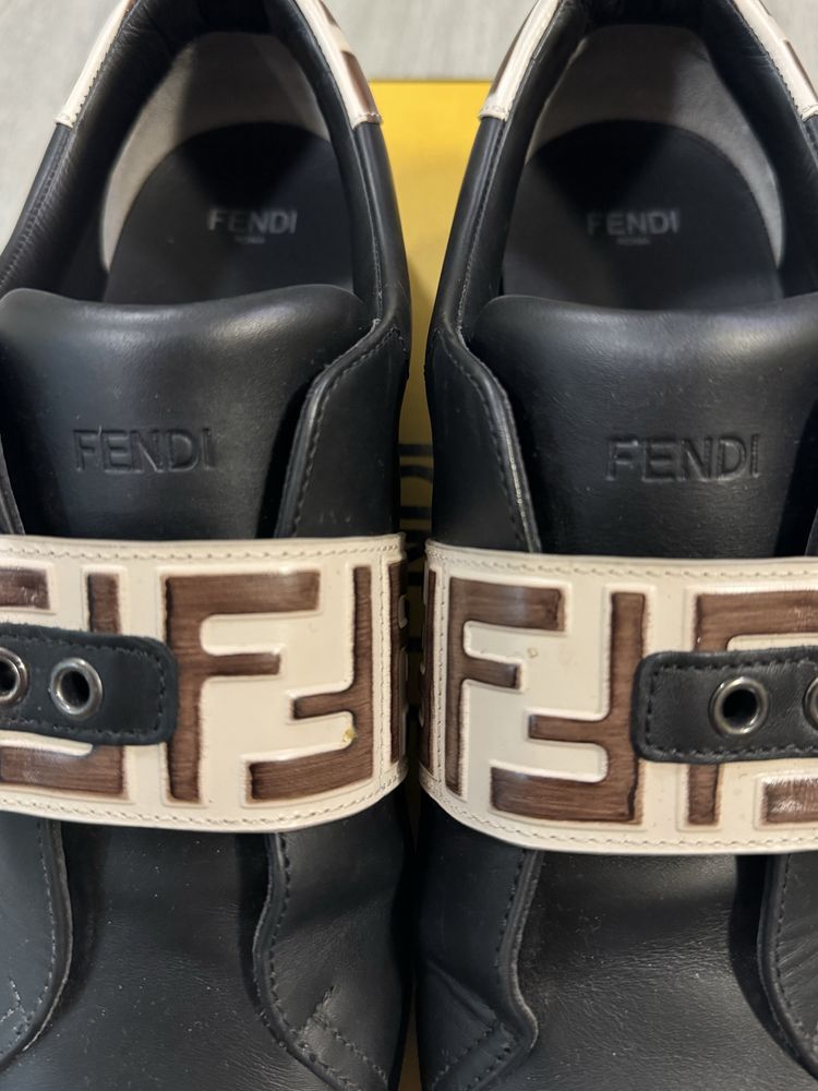 Като нови, кецове на “Fendi”39,5,черен цвят,с плик, сертификат и кутия