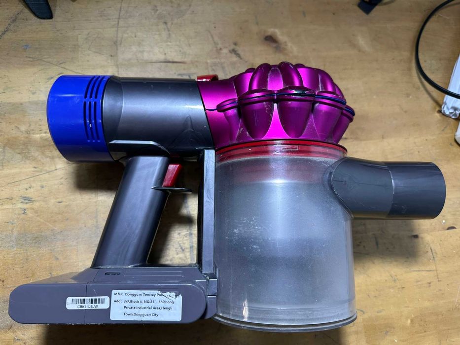 Aspirator dyson v8