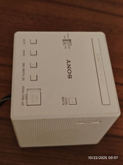 Radio cu ceas Sony ICFC1W