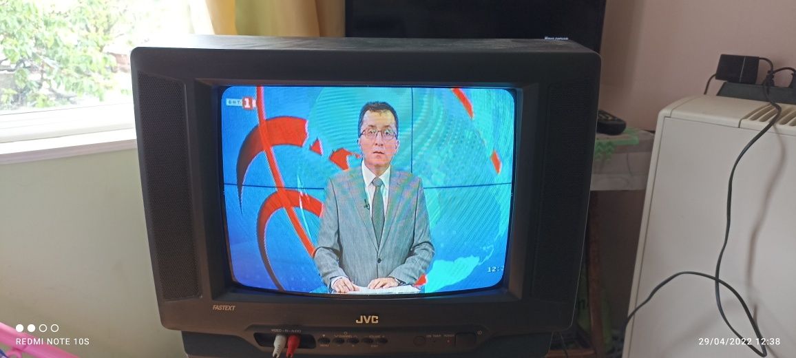 Малък телевизор J V C