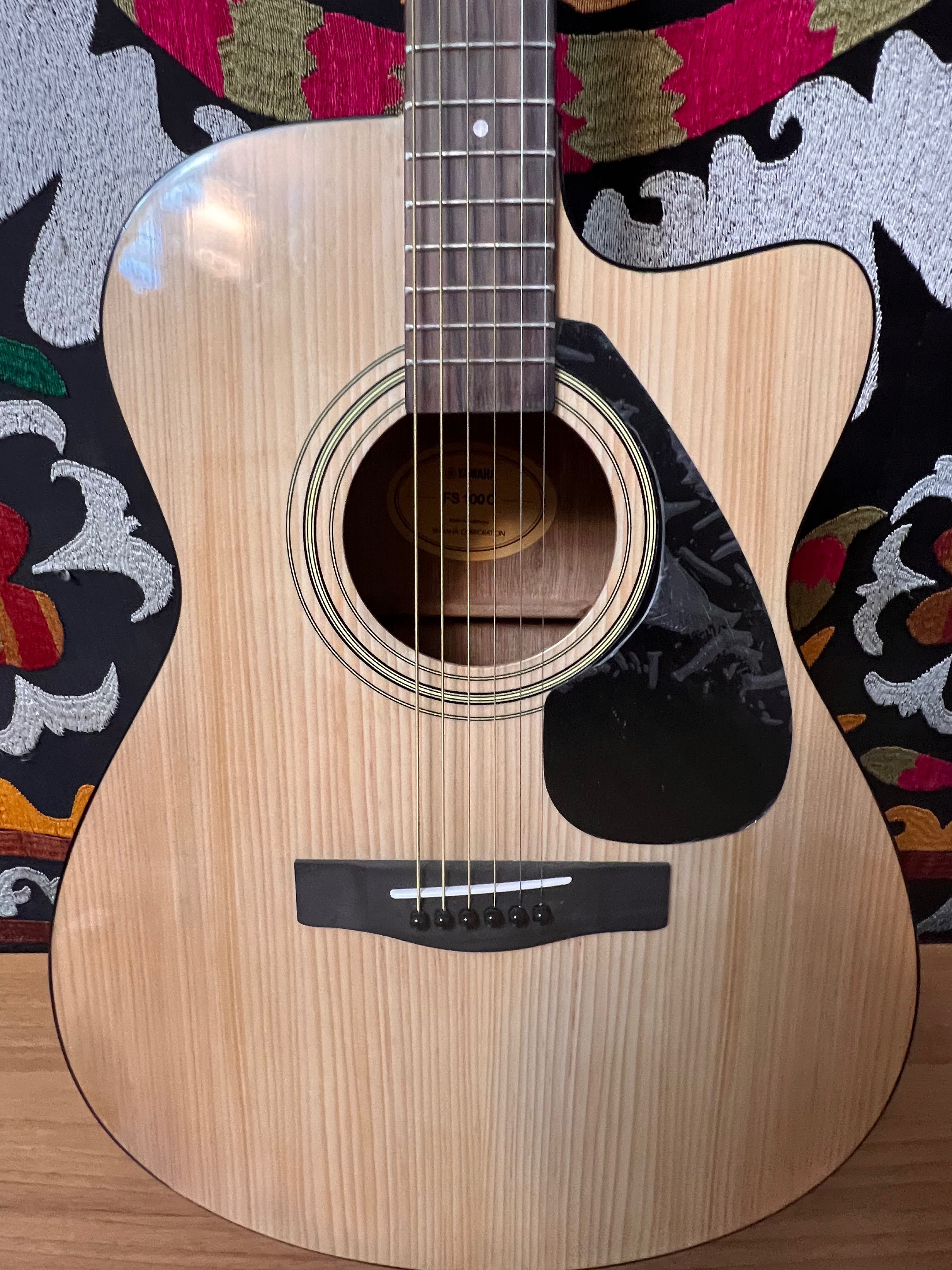 Новая гитара Yamaha FS100CNT акустическая, чехол в подарок