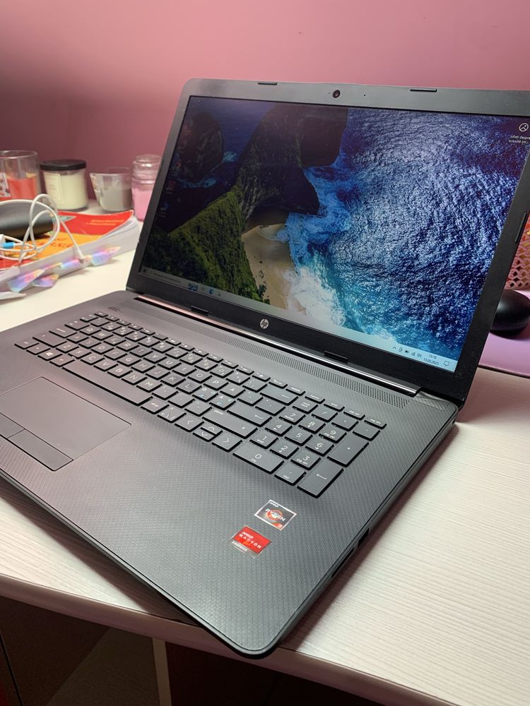 Laptop HP 17-CA , display 17.3, ssd, baterie 4 ore, ddr4